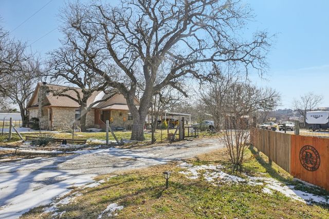 203 Walker Bend Road, Weatherford, TX 76088