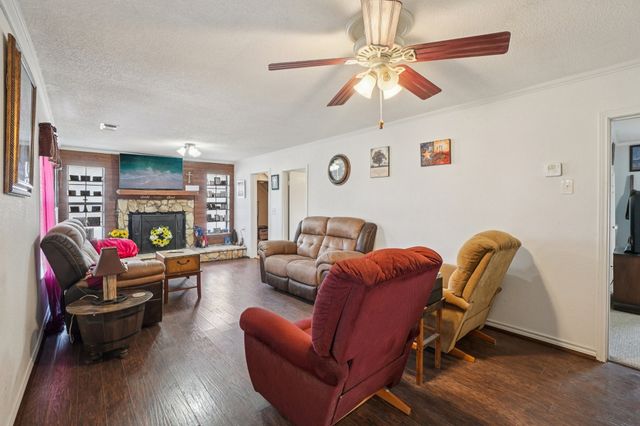 203 Walker Bend Road, Weatherford, TX 76088