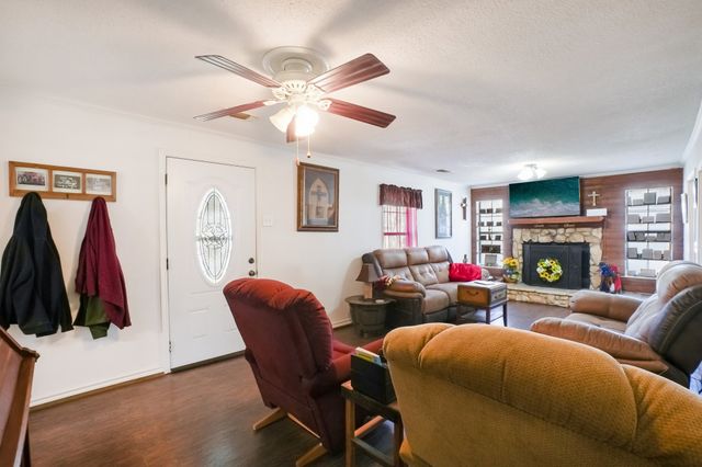 203 Walker Bend Road, Weatherford, TX 76088