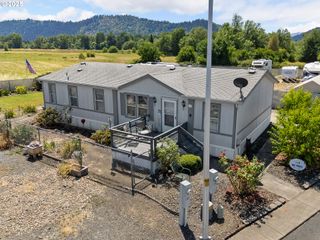 110 Nw BROC Dr, Winston, OR 97496