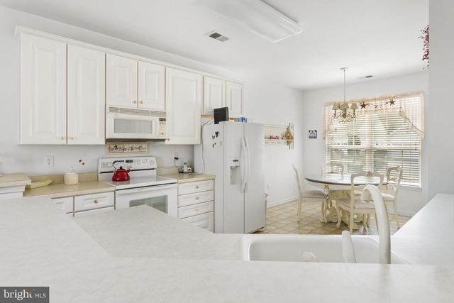 89 CHAMBER LN, Columbus, NJ 08022