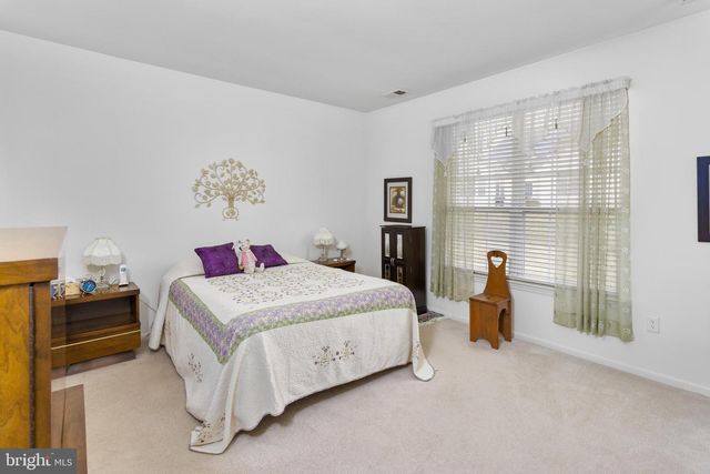 89 CHAMBER LN, Columbus, NJ 08022