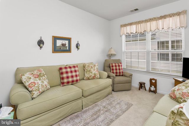 89 CHAMBER LN, Columbus, NJ 08022