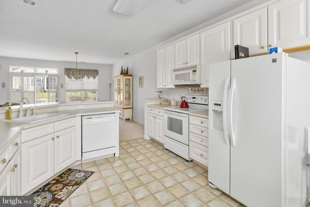 89 CHAMBER LN, Columbus, NJ 08022