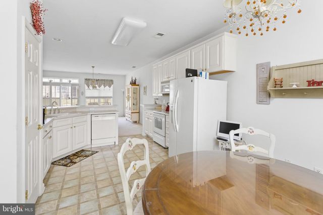 89 CHAMBER LN, Columbus, NJ 08022