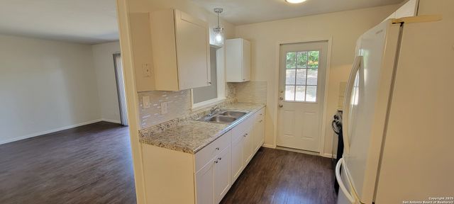 113 Little Oaks, San Antonio, TX 78233