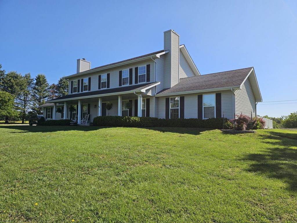 Image 1 of property listing at 15146 N Old Centralia Lane, Mt Vernon, IL 62864