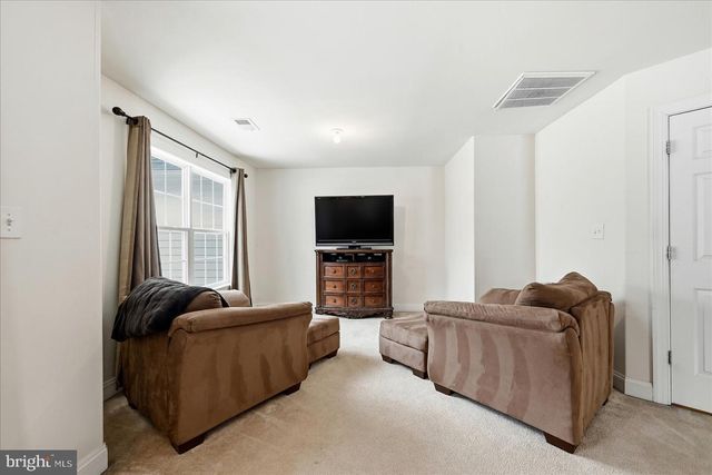 37 SERENE HILLS DR, Fredericksburg, VA 22406