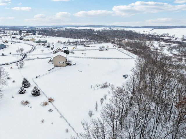 N8544 Story Ridge Court, Belleville, WI 53508