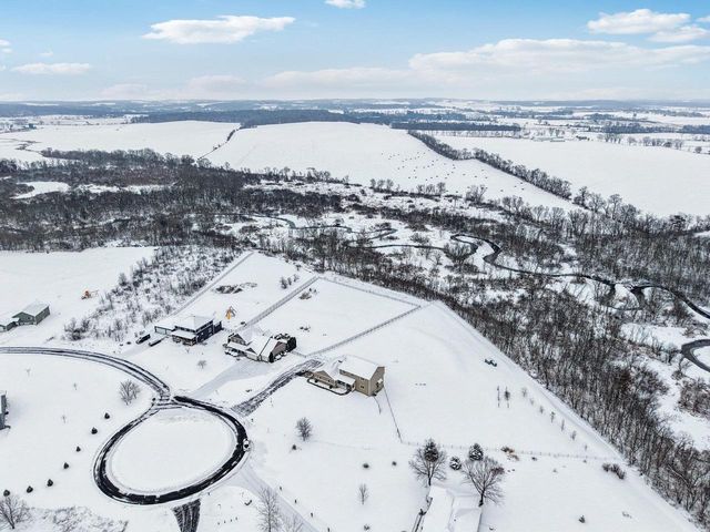 N8544 Story Ridge Court, Belleville, WI 53508