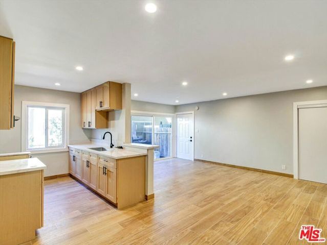 8415 Willis Avenue, Panorama City (los Angeles), CA 91402