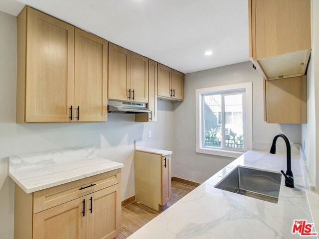 8415 Willis Avenue, Panorama City (los Angeles), CA 91402