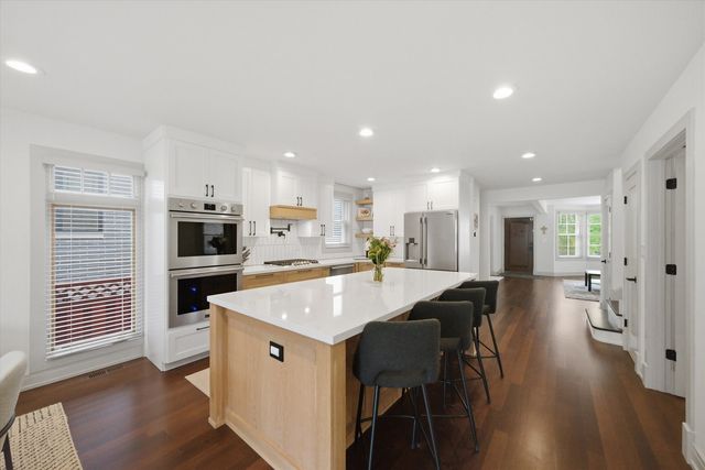 6057 N Tripp Avenue, Chicago, IL 60646