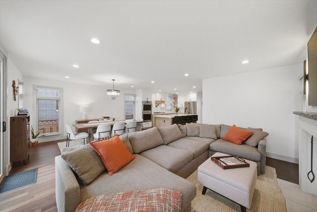 6057 N Tripp Avenue, Chicago, IL 60646