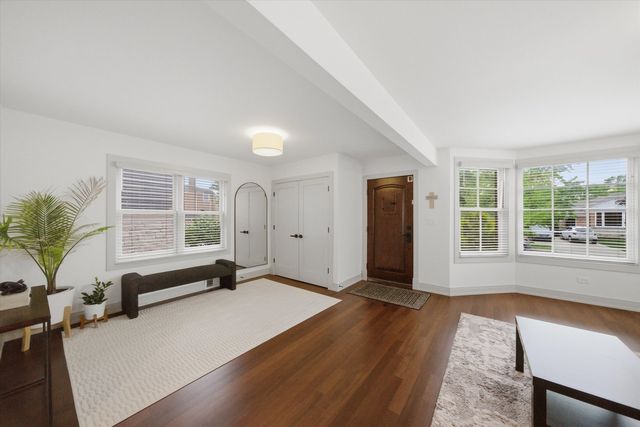 6057 N Tripp Avenue, Chicago, IL 60646