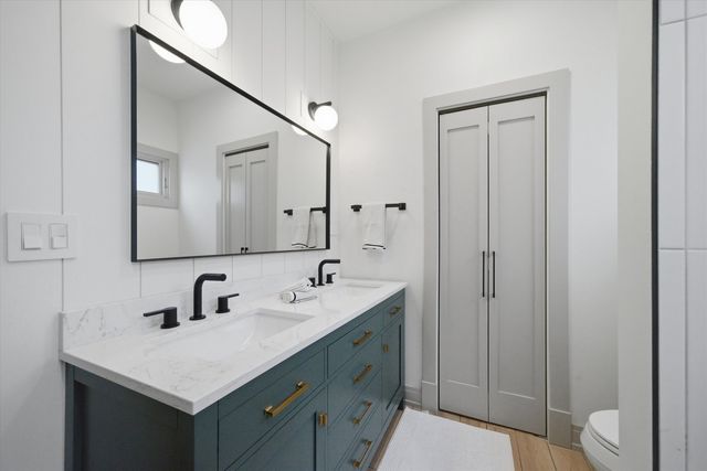 6057 N Tripp Avenue, Chicago, IL 60646