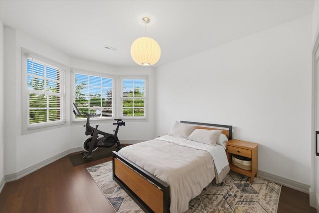 6057 N Tripp Avenue, Chicago, IL 60646
