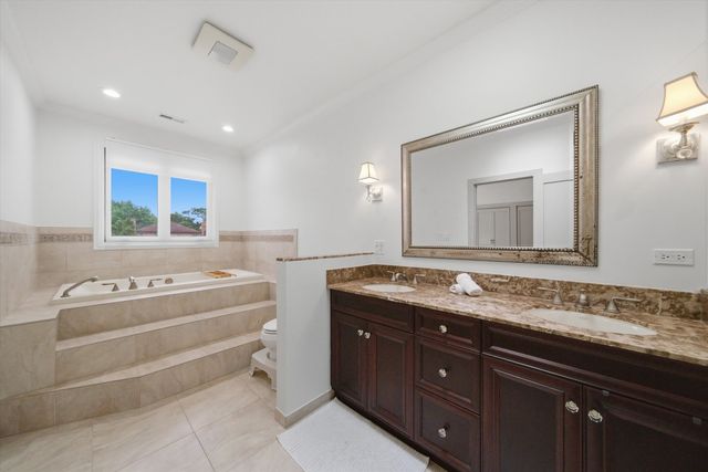 6057 N Tripp Avenue, Chicago, IL 60646
