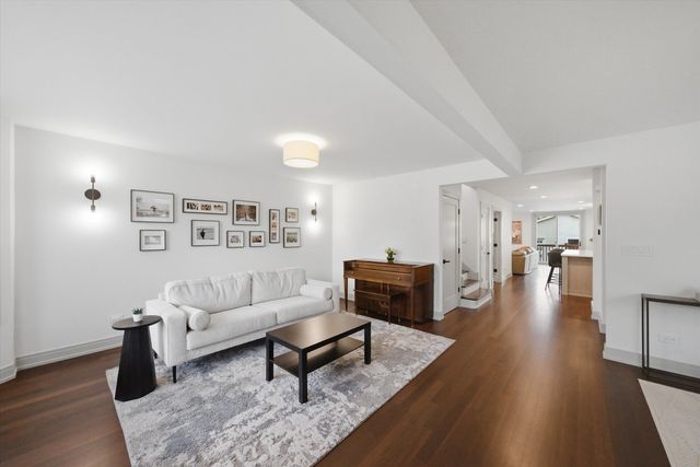 6057 N Tripp Avenue, Chicago, IL 60646