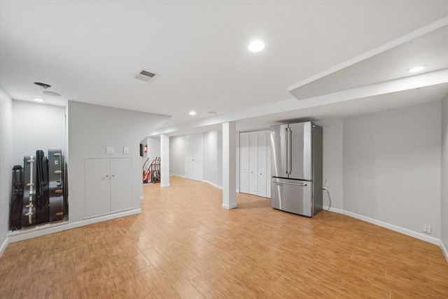 6057 N Tripp Avenue, Chicago, IL 60646