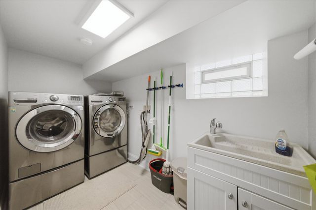 6057 N Tripp Avenue, Chicago, IL 60646