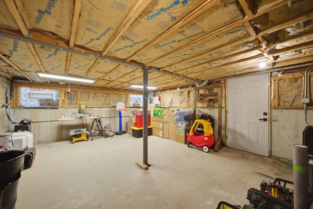 6057 N Tripp Avenue, Chicago, IL 60646