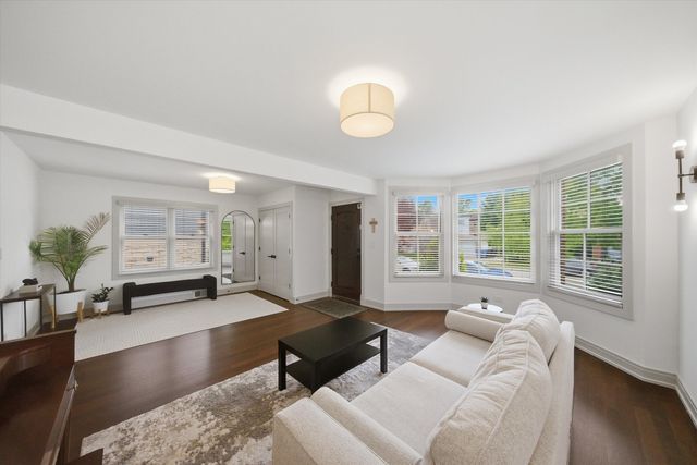 6057 N Tripp Avenue, Chicago, IL 60646