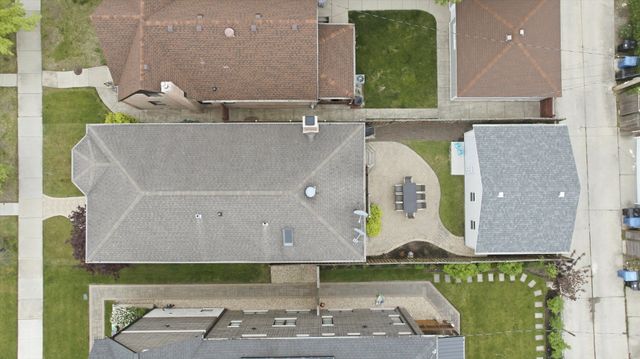6057 N Tripp Avenue, Chicago, IL 60646