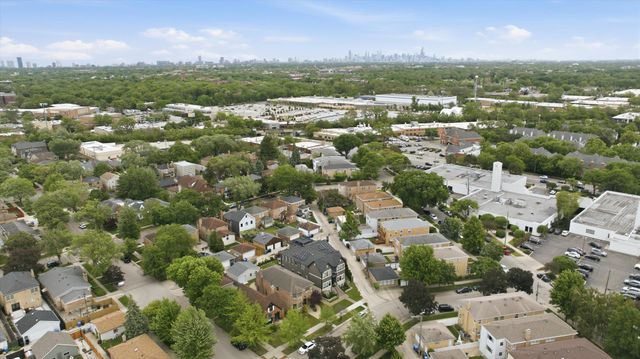 6057 N Tripp Avenue, Chicago, IL 60646