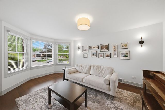 6057 N Tripp Avenue, Chicago, IL 60646