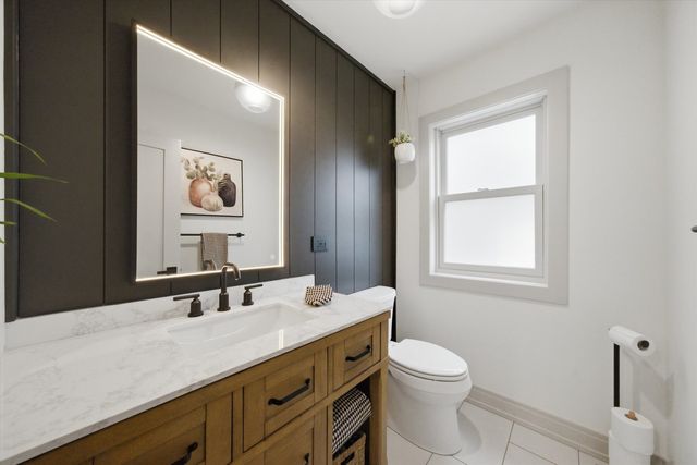 6057 N Tripp Avenue, Chicago, IL 60646