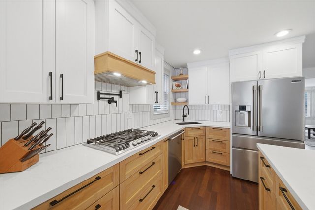 6057 N Tripp Avenue, Chicago, IL 60646