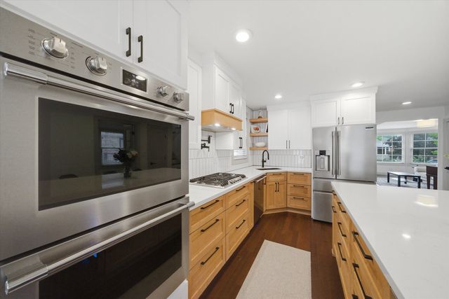 6057 N Tripp Avenue, Chicago, IL 60646