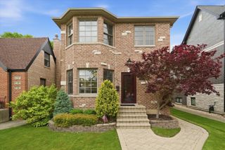 6057 N Tripp Avenue, Chicago, IL 60646