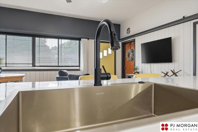 1214 S 22nd Street, Omaha, NE 68108