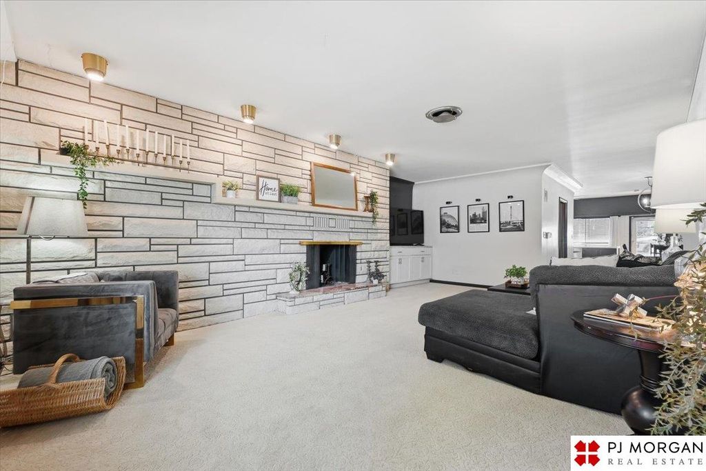 1214 S 22nd Street, Omaha, NE 68108