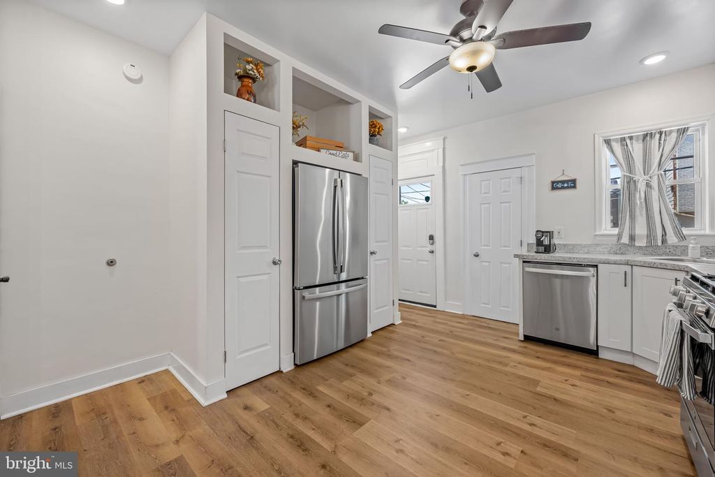 Image 11 of property listing at 4124 FALLS RD, Baltimore, MD 21211