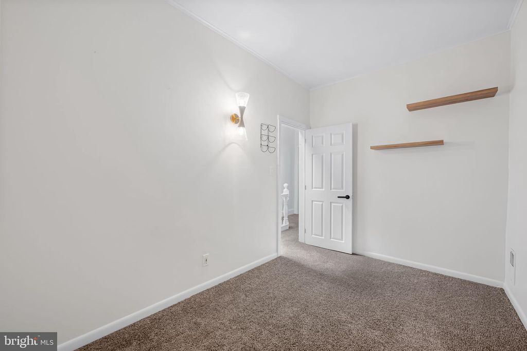 Image 16 of property listing at 4124 FALLS RD, Baltimore, MD 21211