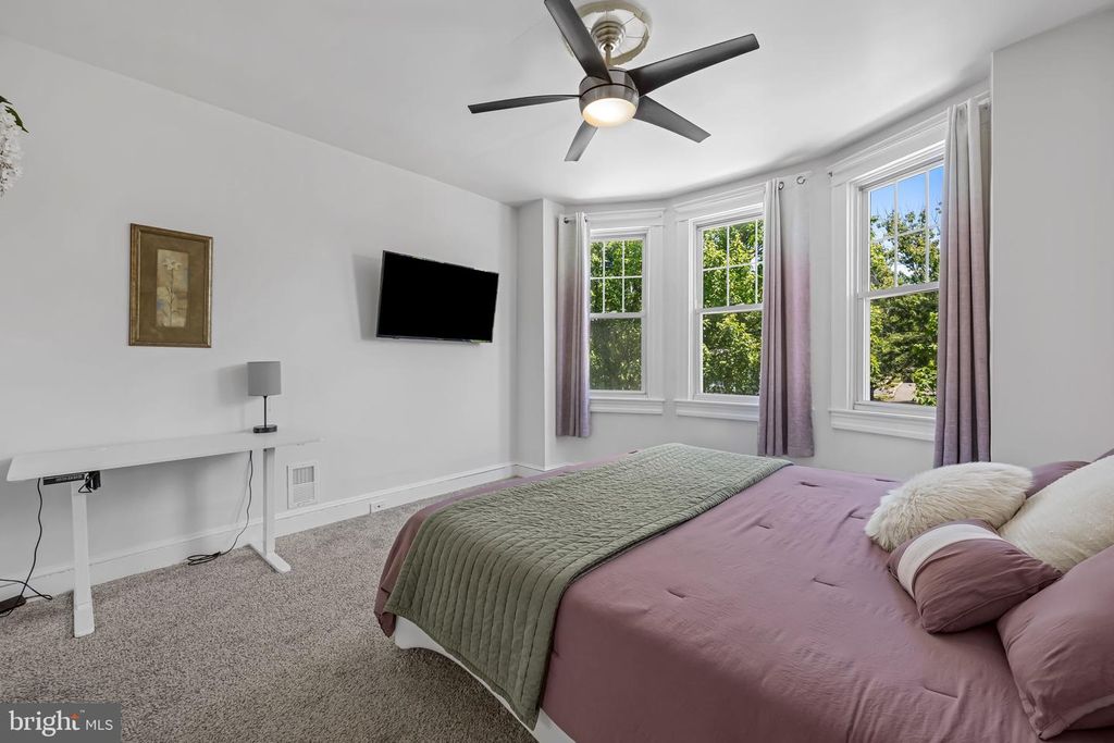 Image 17 of property listing at 4124 FALLS RD, Baltimore, MD 21211