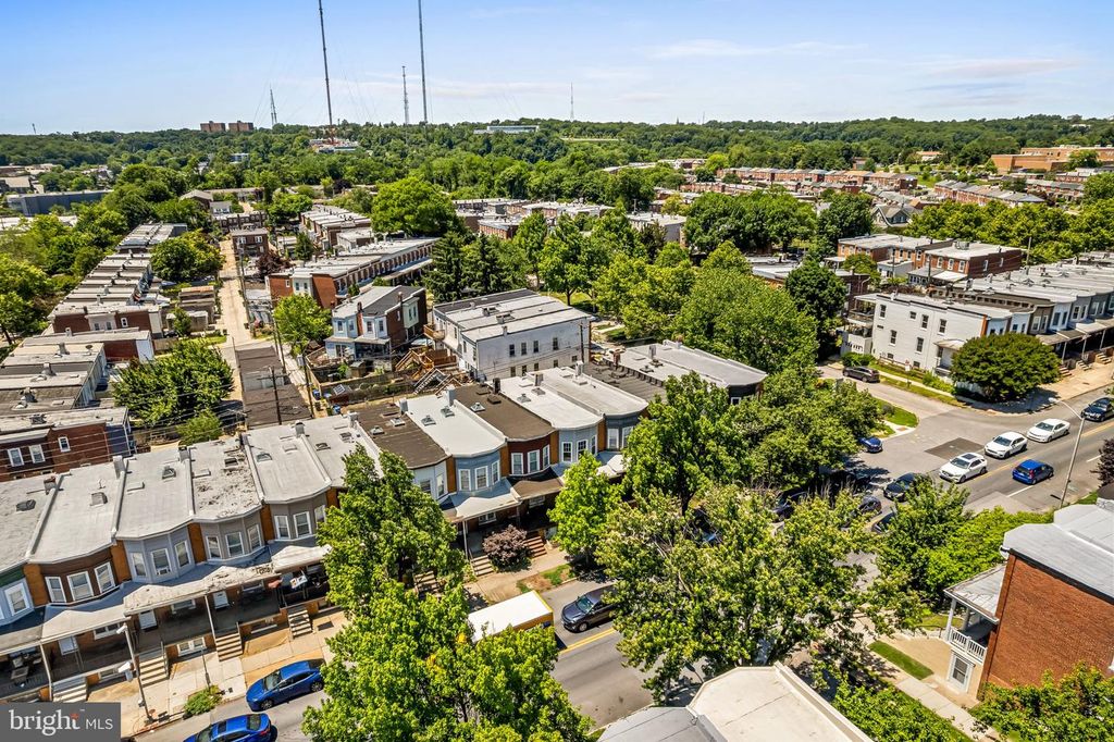 Image 32 of property listing at 4124 FALLS RD, Baltimore, MD 21211