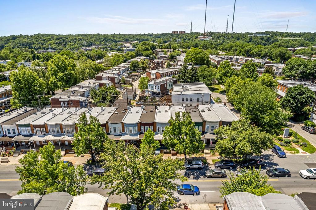Image 33 of property listing at 4124 FALLS RD, Baltimore, MD 21211