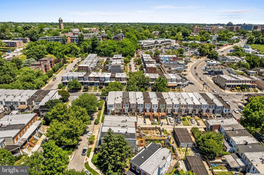 Image 37 of property listing at 4124 FALLS RD, Baltimore, MD 21211
