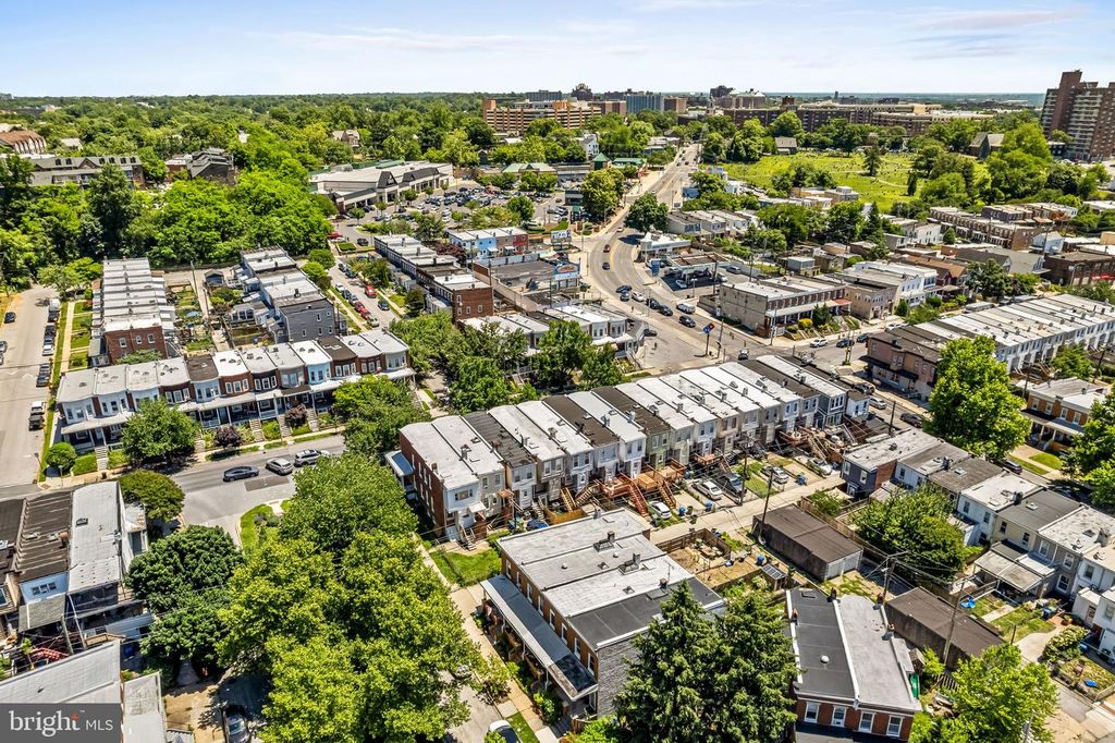 Image 38 of property listing at 4124 FALLS RD, Baltimore, MD 21211