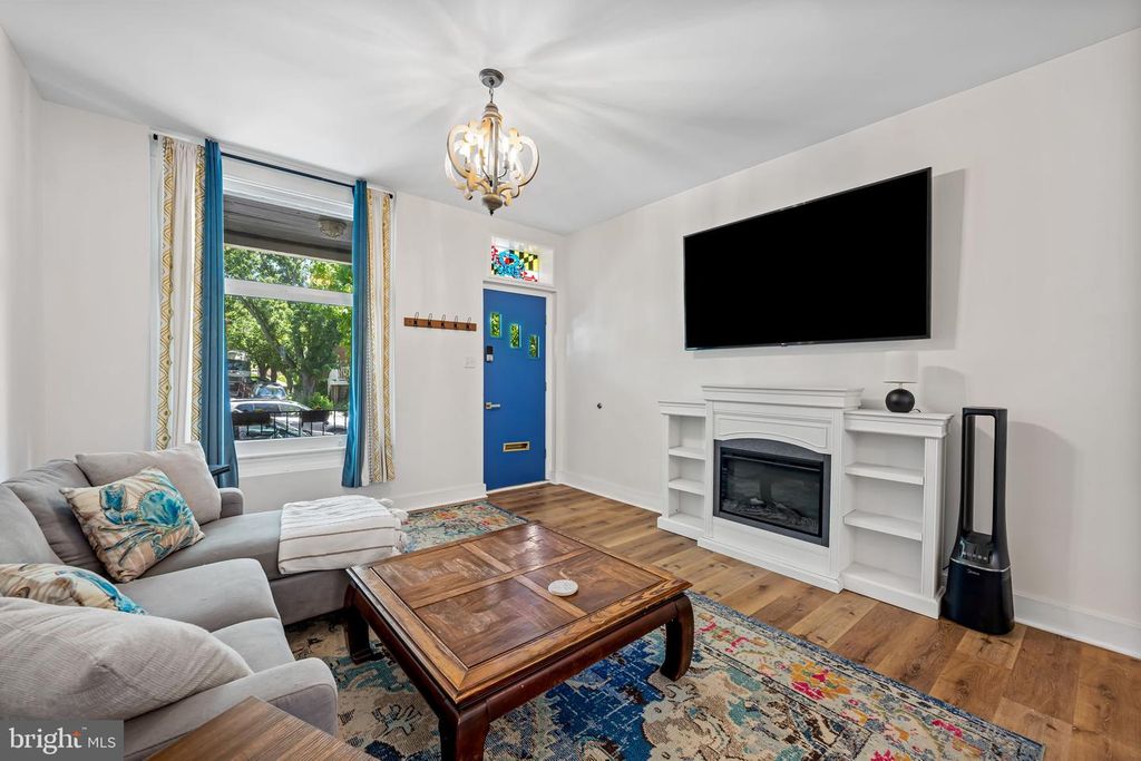 Image 4 of property listing at 4124 FALLS RD, Baltimore, MD 21211
