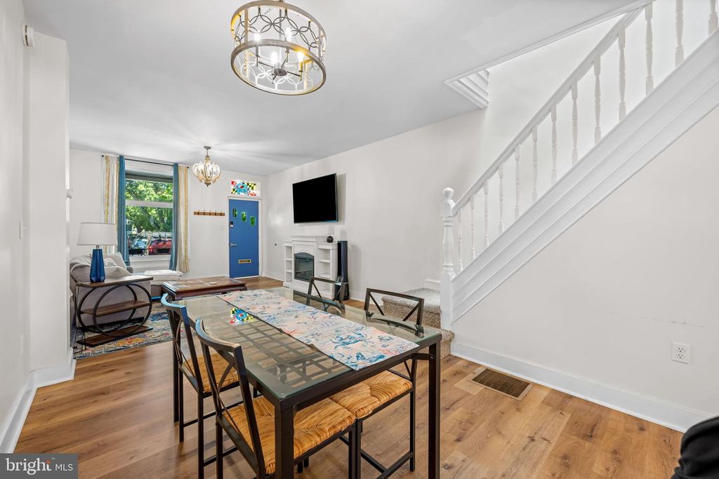 Image 7 of property listing at 4124 FALLS RD, Baltimore, MD 21211