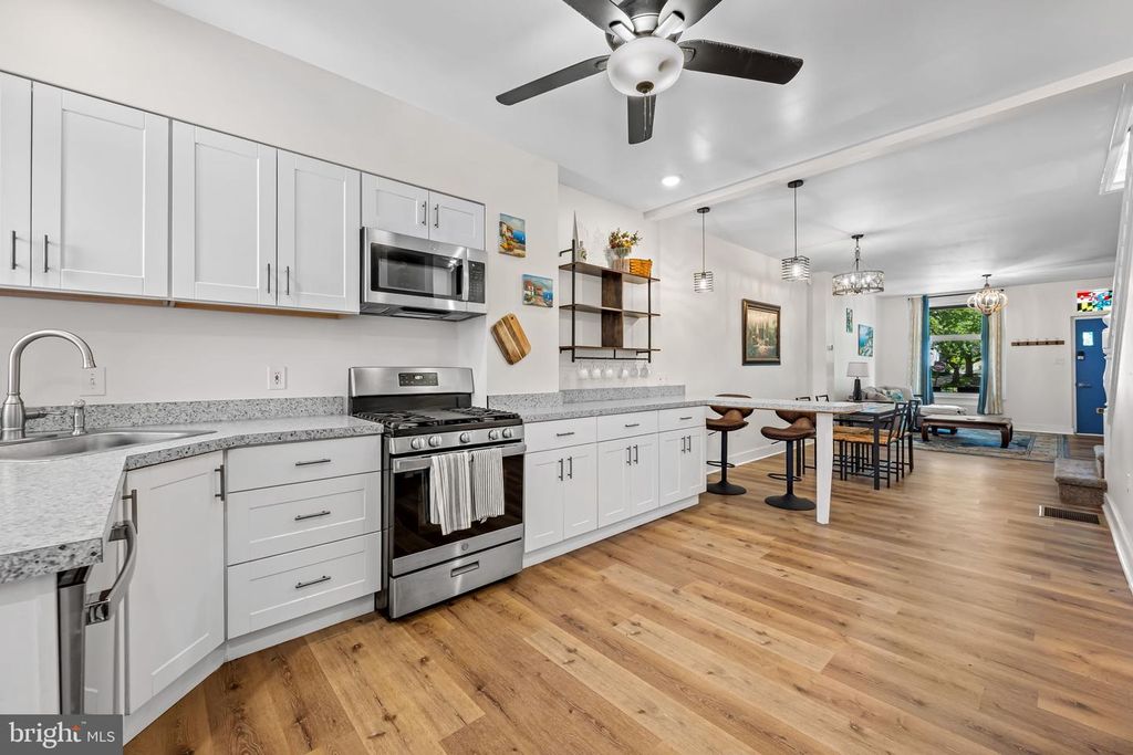 Image 8 of property listing at 4124 FALLS RD, Baltimore, MD 21211