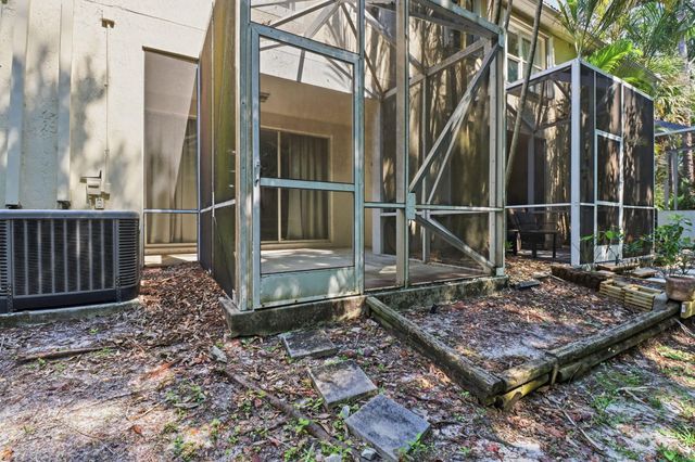 9902 Lago Drive, Boynton Beach, FL 33472