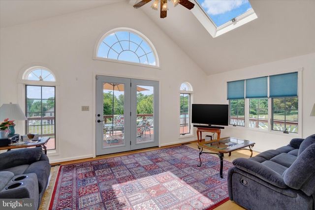 3 COUNTRY MANOR LN, New Freedom, PA 17349