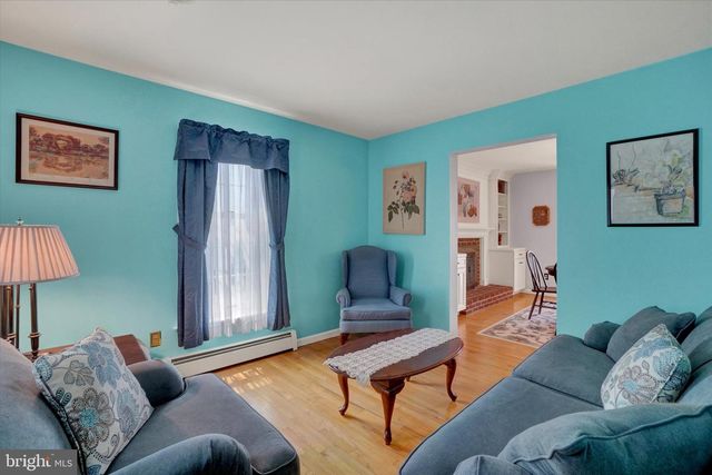 3 COUNTRY MANOR LN, New Freedom, PA 17349