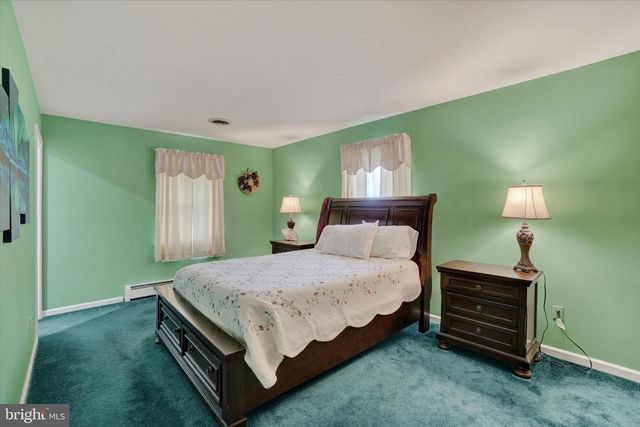 3 COUNTRY MANOR LN, New Freedom, PA 17349